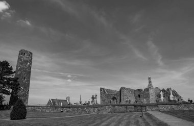 Rovine Manastırı di Clonmacnoise. Uno dei Principali centri religiosi e culturali in Europa, fondato sul fiume Shannon nel 545 dopo Cristo.