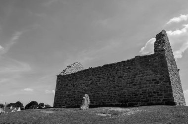 Rovine Manastırı di Clonmacnoise. Uno dei Principali centri religiosi e culturali in Europa, fondato sul fiume Shannon nel 545 dopo Cristo.