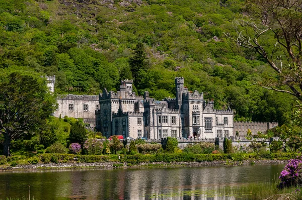 Irlanda, Connemara. Abbazia di Kylemore. Stile neogotico nel Xix secolo dal finziere e parlamentare inglese Mitchell Henry