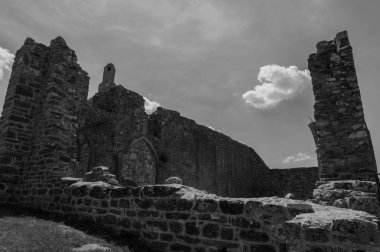 Rovine Manastırı di Clonmacnoise. Uno dei Principali centri religiosi e culturali in Europa, fondato sul fiume Shannon nel 545 dopo Cristo.