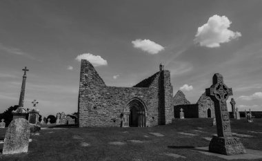 Rovine Manastırı di Clonmacnoise. Uno dei Principali centri religiosi e culturali in Europa, fondato sul fiume Shannon nel 545 dopo Cristo.