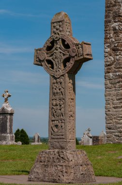 Rovine Manastırı di Clonmacnoise. Uno dei Principali centri religiosi e culturali in Europa, fondato sul fiume Shannon nel 545 dopo Cristo.