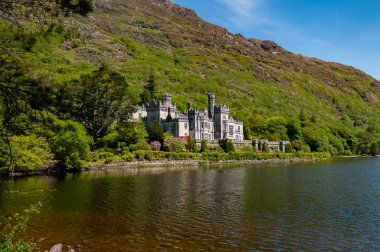 Irlanda, Connemara. Abbazia di Kylemore. Stile neogotico nel Xix secolo dal finziere e parlamentare inglese Mitchell Henry