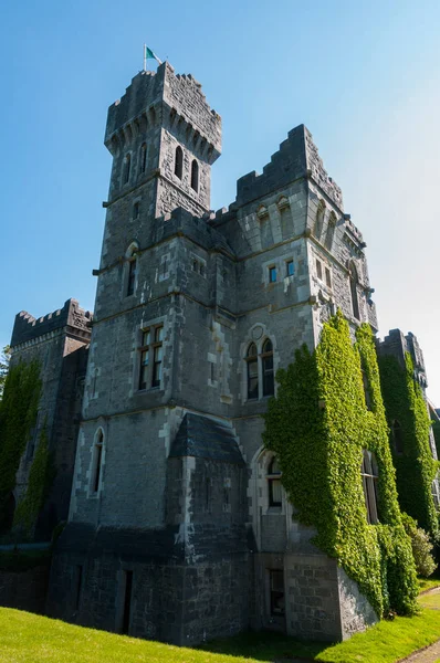 Irlanda Castello Ashford Maniero Irlandese Situato Nei Pressi Del Villaggio — Stock Photo, Image