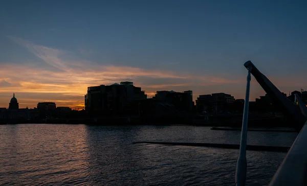 Dublino Irlanda Spettacolare Tramonto Estivo Sul Rio Liffey — Fotografia de Stock