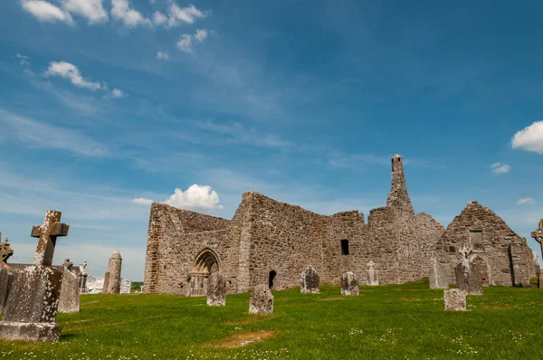 Rovine Manastırı di Clonmacnoise. Uno dei Principali centri religiosi e culturali in Europa, fondato sul fiume Shannon nel 545 dopo Cristo.