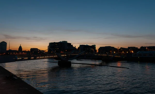 Dublino Irlanda Rzeka Spettacolare Tramonto Estivo Sul Liffey — Zdjęcie stockowe