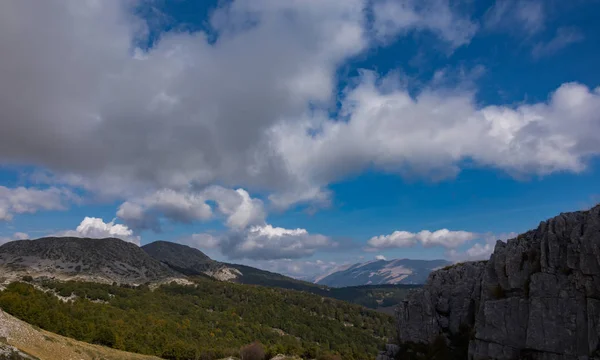 Abruzzo Catena Montuosa Delle Mainarde Una Barriera Naturale Molto Rocciosa —  Fotos de Stock
