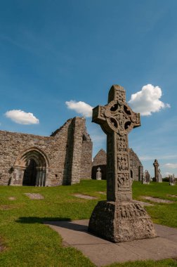 Rovine Manastırı di Clonmacnoise. Uno dei Principali centri religiosi e culturali in Europa, fondato sul fiume Shannon nel 545 dopo Cristo.