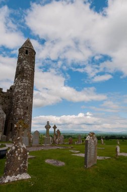 Irlanda, Rocca di Cashel, (Rock of Cashel), conosciuta anche come Rocca di San Patrizio (St. Patrick's Rock) o Cashel dei Re (Cashel of the Kings),  una suggestiva rocca vicina all'abitato di Cashel.