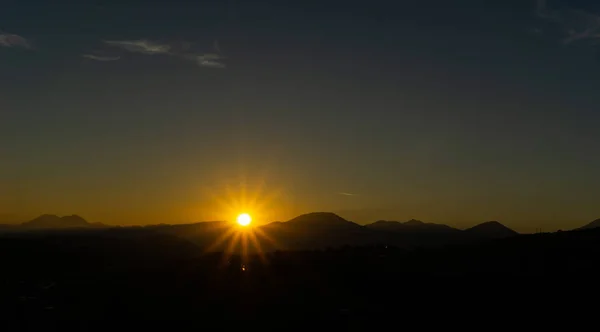 Isernia, Molise, Italia, spettacolare tramonto sulle Mainarde
