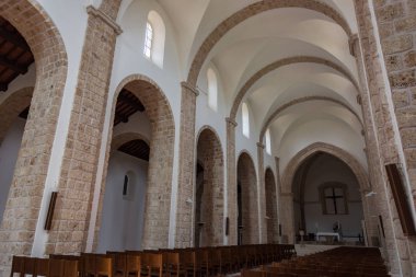 Rocchetta a Volturno, Isernia, Molise. S. Vincenzo al Volturno 'dan Benedictine Manastırı. Benedictine Manastırı, Yukarı Volturno Vadisi 'nde, Isernia ili bölgesinde yer alır..
