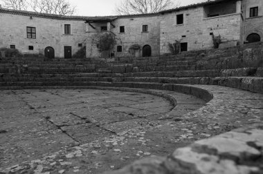 Sepino. Saepinum, Campobasso ilinin Molise bölgesinde yer alan ve Matese ovasının eteklerindeki ovada yer alan bir Roma arkeoloji alanıdır..