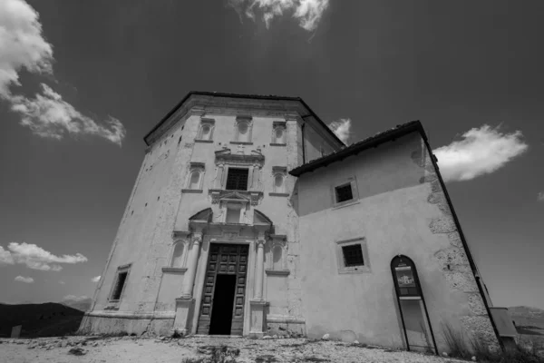 Abruzos Laquila Rocca Calascio Iglesia Della Piet Iglesia Encuentra Largo —  Fotos de Stock