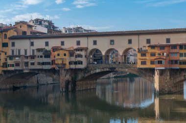 Floransa, Ponte Vecchio. Floransa şehrinin sembollerinden biridir ve dünyanın en ünlü köprülerinden biridir..