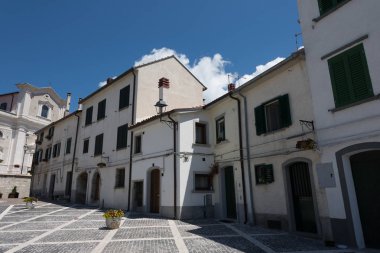 Capracotta, Isernia, Molise. Molise 'deki Isernia eyaletinin 871 nüfuslu bir Italyan kasabası. Deniz seviyesinden 1.421 metre yükseklikte yer almaktadır..