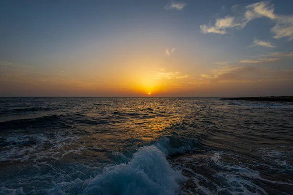 Adriai Tengeren Ostuni Puglia Sunrise Híres Tengerparti Üdülőhely Salento Szívében — Stock Fotó