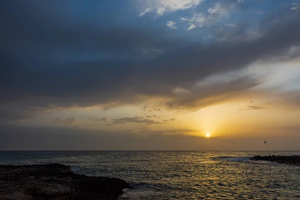 Adriatiska Havet Ostuni Apulien Soluppgång Berömd Badort Som Ligger Hjärtat — Stockfoto