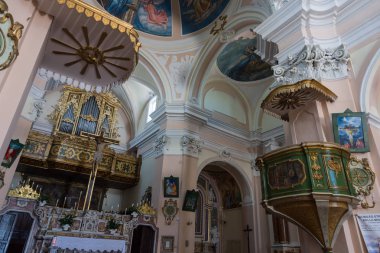 Capracotta, Isernia, Molise. Santa Maria Assunta Parish Kilisesi. Ana kilise olan ve şehrin en yüksek kesiminde, Terravecchia bölgesinde yer almaktadır.