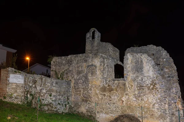 Isernia Molise Ruiny Niebiańskiego Klasztoru Spirito Widok Nocny — Zdjęcie stockowe