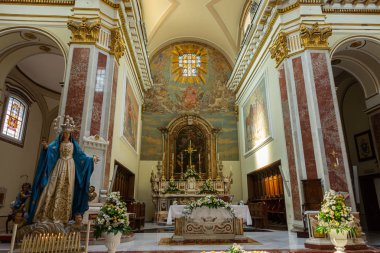 Isernia, Molise. Havari Aziz Petrus Katedrali, Isernia şehrinin en önemli Katolik binasıdır..