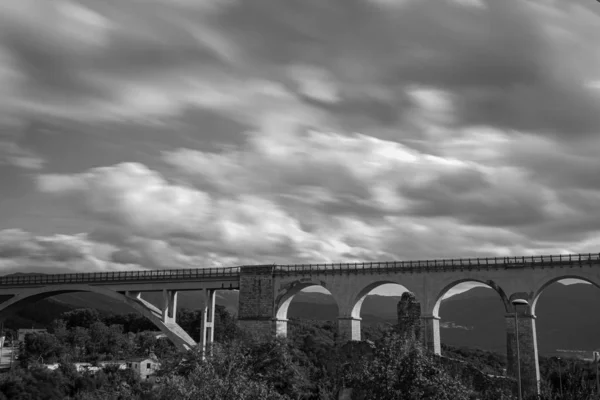 Isernia Molise Ιταλία Σιδηροδρομική Γέφυρα Σάντο Σπιρίτο Προβολή — Φωτογραφία Αρχείου