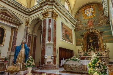 Isernia, Molise. Havari Aziz Petrus Katedrali, Isernia şehrinin en önemli Katolik binasıdır..