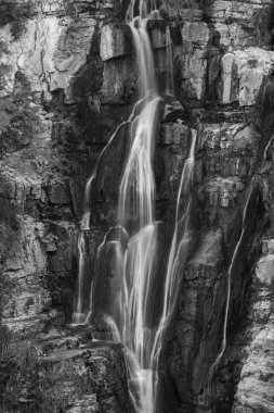 Borrello, Chieti, Abruzzo. Bölgesel Doğal Rezerv ve WWF OASIS Cascate del Verde. 2001 yılında kurulan ve yaklaşık 287 hektarlık bir alanı kapsayan koruma altındaki doğal bir alan..