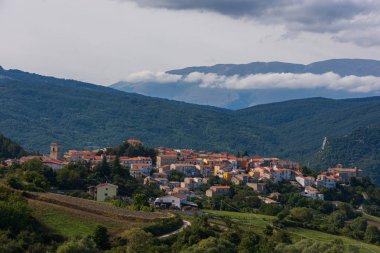 Borrello, Chieti, Abruzzo. Panorama. Borrello, İtalya 'nın Abruzzo eyaletinde yer alan bir şehirdir. Ayrıca Medio Sangro dağ topluluğunun bir parçasıdır..