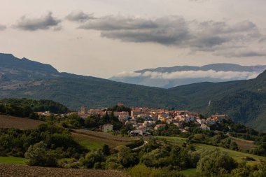 Borrello, Chieti, Abruzzo. Panorama. Borrello, İtalya 'nın Abruzzo eyaletinde yer alan bir şehirdir. Ayrıca Medio Sangro dağ topluluğunun bir parçasıdır..