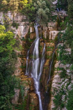 Borrello, Chieti, Abruzzo. Bölgesel Doğal Rezerv ve WWF OASIS Cascate del Verde. 2001 yılında kurulan ve yaklaşık 287 hektarlık bir alanı kapsayan koruma altındaki doğal bir alan..