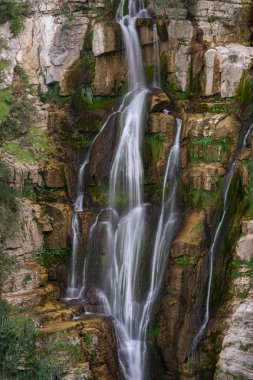 Borrello, Chieti, Abruzzo. Bölgesel Doğal Rezerv ve WWF OASIS Cascate del Verde. 2001 yılında kurulan ve yaklaşık 287 hektarlık bir alanı kapsayan koruma altındaki doğal bir alan..