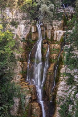 Borrello, Chieti, Abruzzo. Bölgesel Doğal Rezerv ve WWF OASIS Cascate del Verde. 2001 yılında kurulan ve yaklaşık 287 hektarlık bir alanı kapsayan koruma altındaki doğal bir alan..