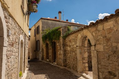 Fornelli, Isernia, Molise. Molise bölgesinin Isernia iline bağlı 1.883 nüfuslu İtalyan belediyesi. İtalya 'nın en güzel köylerinin bir parçasıdır..