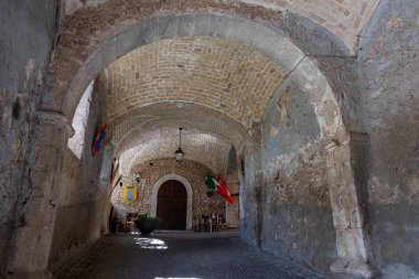 Fornelli, Isernia, Molise. Molise bölgesinin Isernia iline bağlı 1.883 nüfuslu İtalyan belediyesi. İtalya 'nın en güzel köylerinin bir parçasıdır..