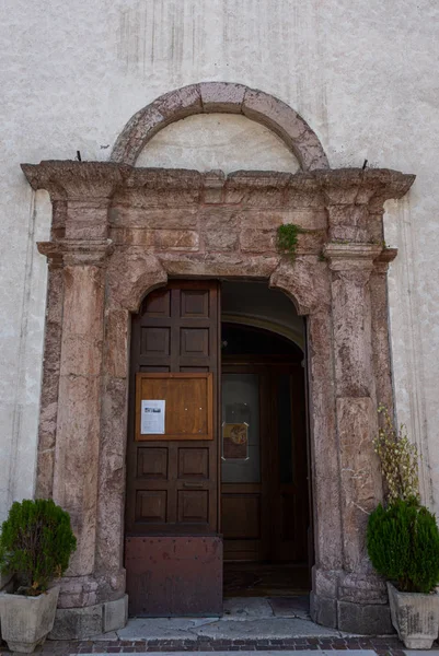 Colli Volturno Isernia Molise 莱昂纳多教堂 — 图库照片