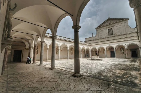 Abadia Montecassino Mosteiro Beneditino Localizado Cume Montecassino Lácio — Fotografia de Stock