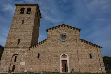 Rocchetta a Volturno, Isernia, Molise. S. Vincenzo al Volturno 'dan Benedictine Manastırı. Benedictine Manastırı, Yukarı Volturno Vadisi 'nde, Isernia ili bölgesinde yer alır..