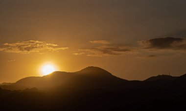 Campania, İtalya. Roccamonfina Bölge Parkı. Muhteşem gün batımı.
