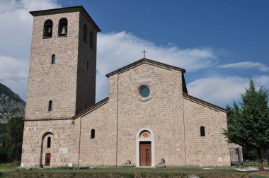 Rocchetta a Volturno, Isernia, Molise. S. Vincenzo al Volturno 'dan Benedictine Manastırı. Benedictine Manastırı, Yukarı Volturno Vadisi 'nde, Isernia ili bölgesinde yer alır..