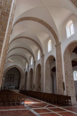 Rocchetta a Volturno, Isernia, Molise. S. Vincenzo al Volturno 'dan Benedictine Manastırı. Benedictine Manastırı, Yukarı Volturno Vadisi 'nde, Isernia ili bölgesinde yer alır..