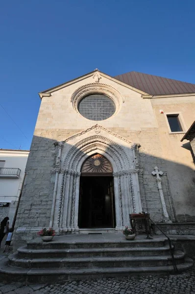 Agnone Isernia Molise 聖Emidio教会 アノーネのサンテミディオ教会は 14世紀のアノーネの彫刻芸術の素晴らしい証言です — ストック写真