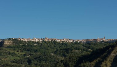Agnone, Isernia, Molise. Panorama. Agnone (İtalyanca: Agnune), İtalya 'nın Molise eyaletinde yer alan bir şehirdir..