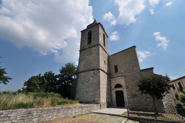 Agnone, Isernia, Molise, San Marco Evangelista Kilisesi. San Marco Evangelista Kilisesi Agnone 'un değerli azizi San Cristanziano' nun değerli heykelini barındırır..