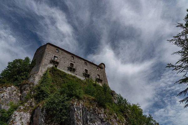 Carpinone, Molise, Isernia. Ortaçağ Şatosu. 