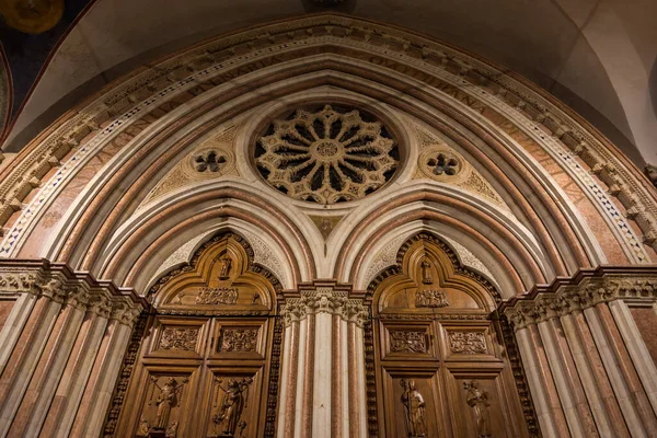 Assisi, Umbria, Perugia, San Francesco Bazilikası. Yukarı Kilise 'ye. Görünüm