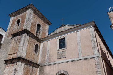 Isernia, Molise. Santa Chiara Kilisesi. Ana cephe görüntüsü