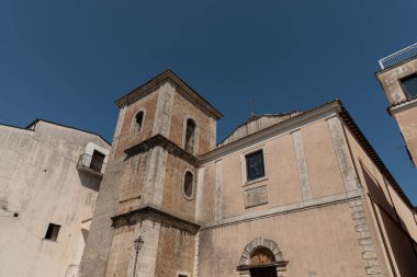Isernia, Molise. Santa Chiara Kilisesi. Ana cephe görüntüsü
