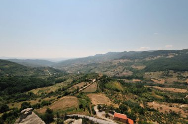 Agnone, Isernia, Molise. Panorama. Agnone (İtalyanca: Agnune), İtalya 'nın Molise eyaletinde yer alan bir şehirdir..