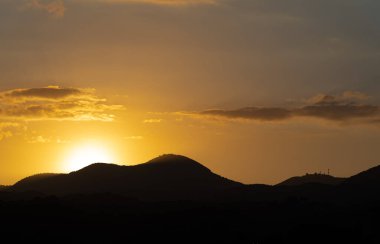 Campania, İtalya. Roccamonfina Bölge Parkı. Muhteşem gün batımı.
